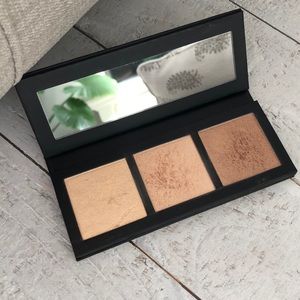 MAC Hyper Real Glow Highlighter Pallet